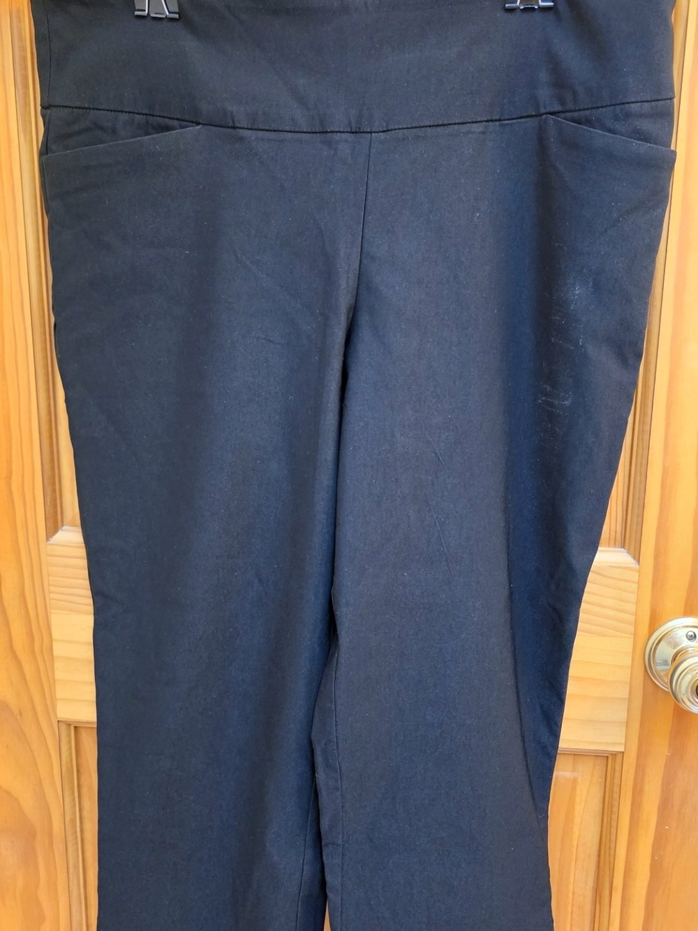 Women's Black Pull-On Capris with Front Pockets